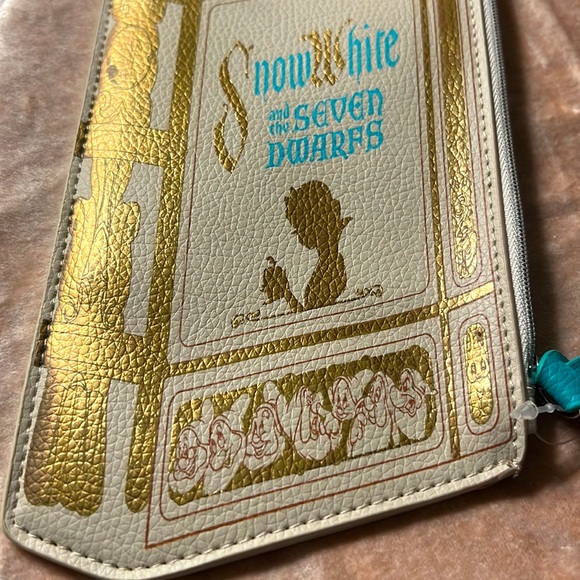 Disney x Besame Snow White & Seven Dwarfs Makeup Bag Wallet - Picture 2 of 4